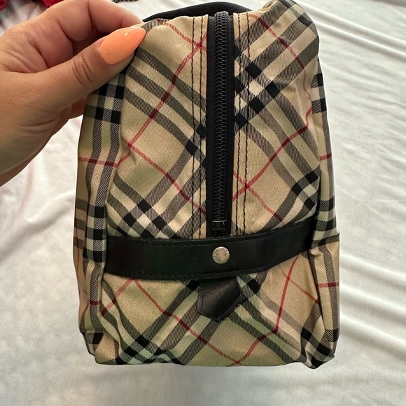 Authentic Burberry - Picture 5 of 11
